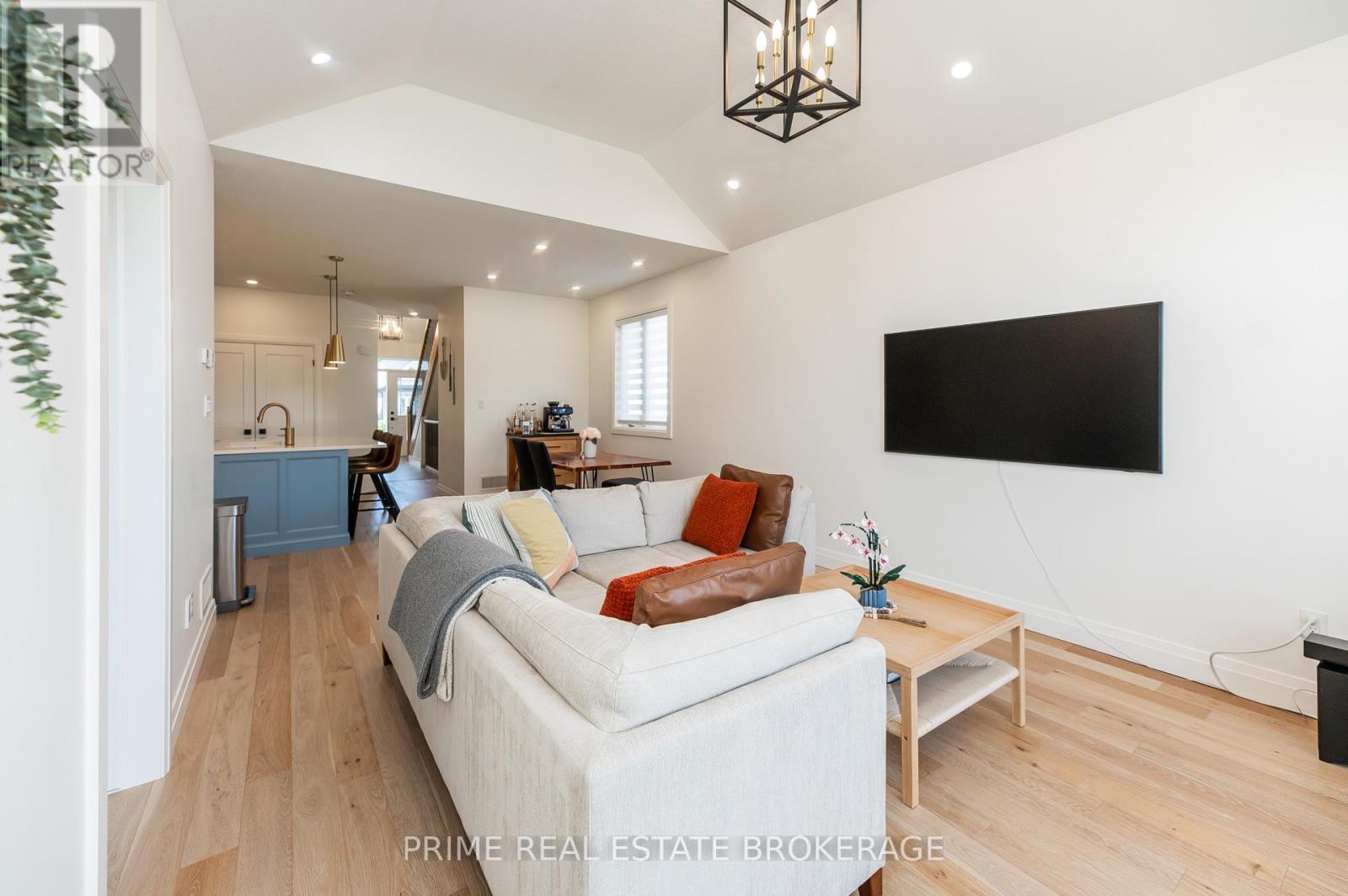 51 Compass Trail, Central Elgin, ON - Indoor Photo Showing Living Room