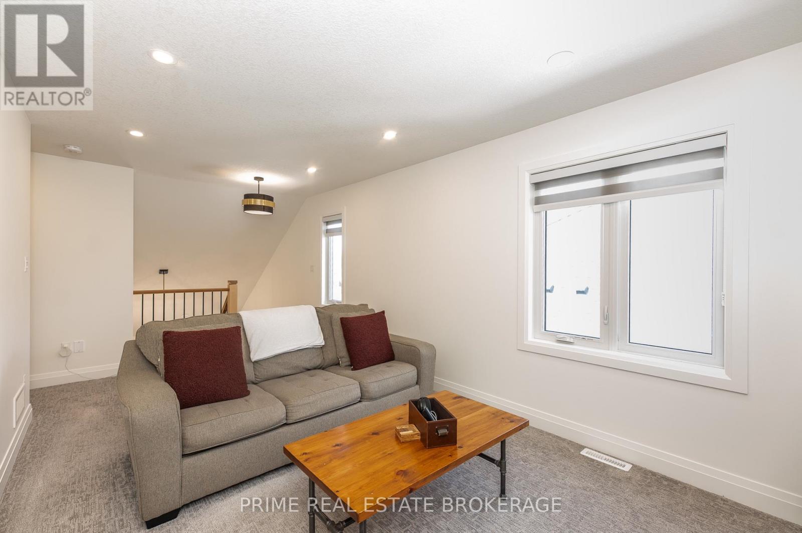 51 Compass Trail, Central Elgin, ON - Indoor Photo Showing Living Room