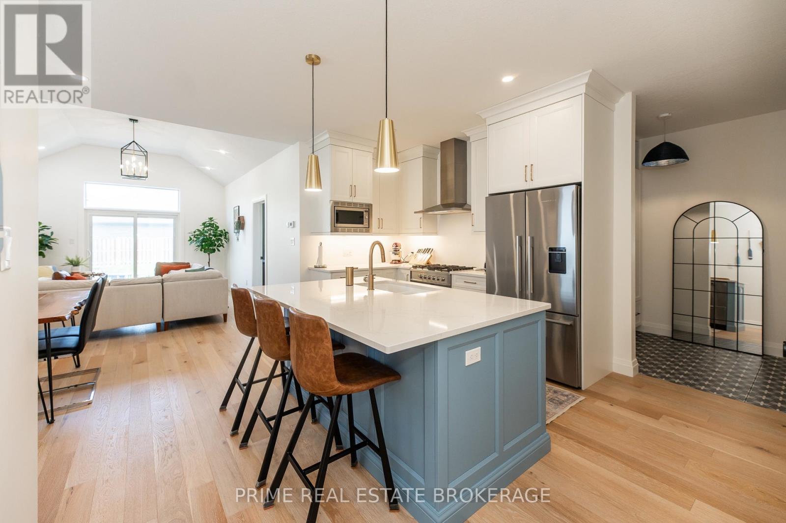 51 Compass Trail, Central Elgin, ON - Indoor Photo Showing Kitchen With Upgraded Kitchen