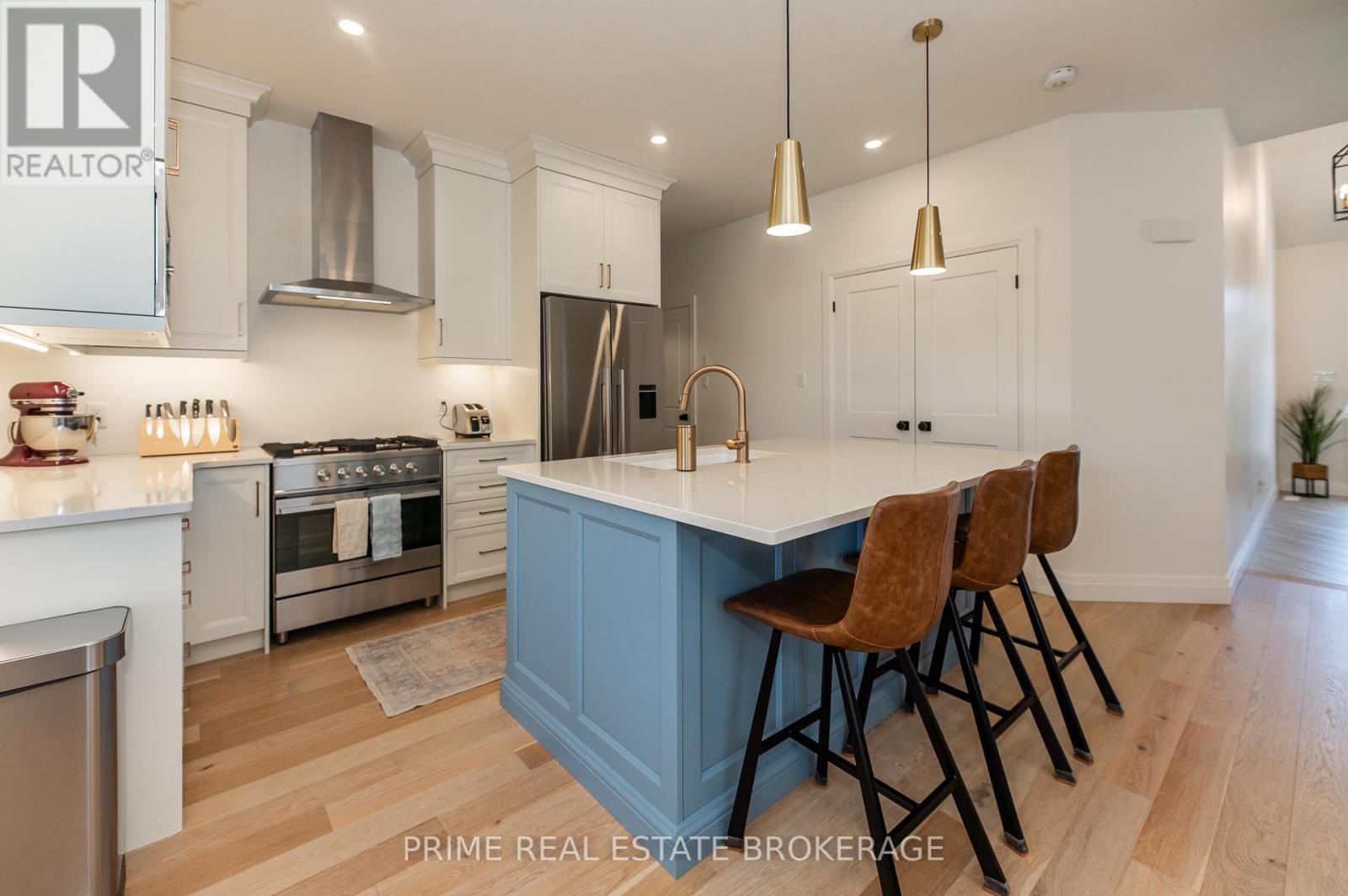 51 Compass Trail, Central Elgin, ON - Indoor Photo Showing Kitchen With Upgraded Kitchen