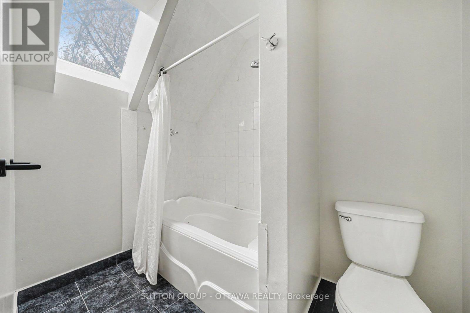 73 Scrivens Street, Ottawa, ON - Indoor Photo Showing Bathroom