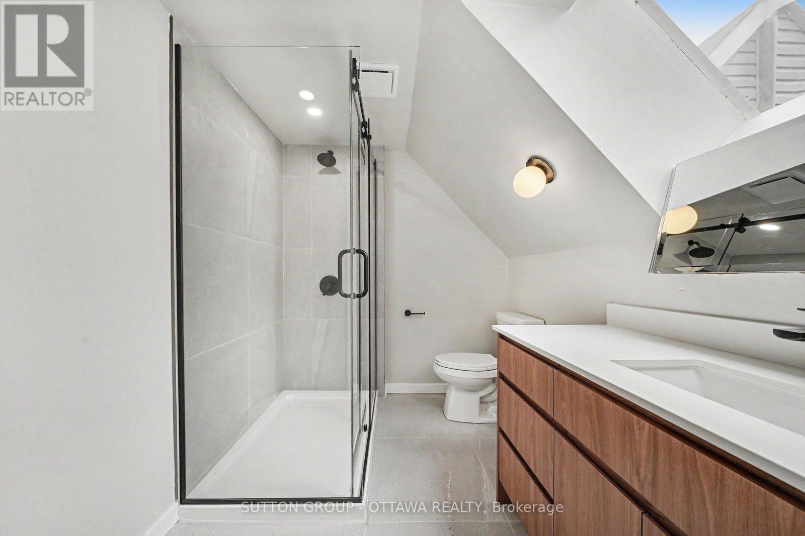 73 Scrivens Street, Ottawa, ON - Indoor Photo Showing Bathroom