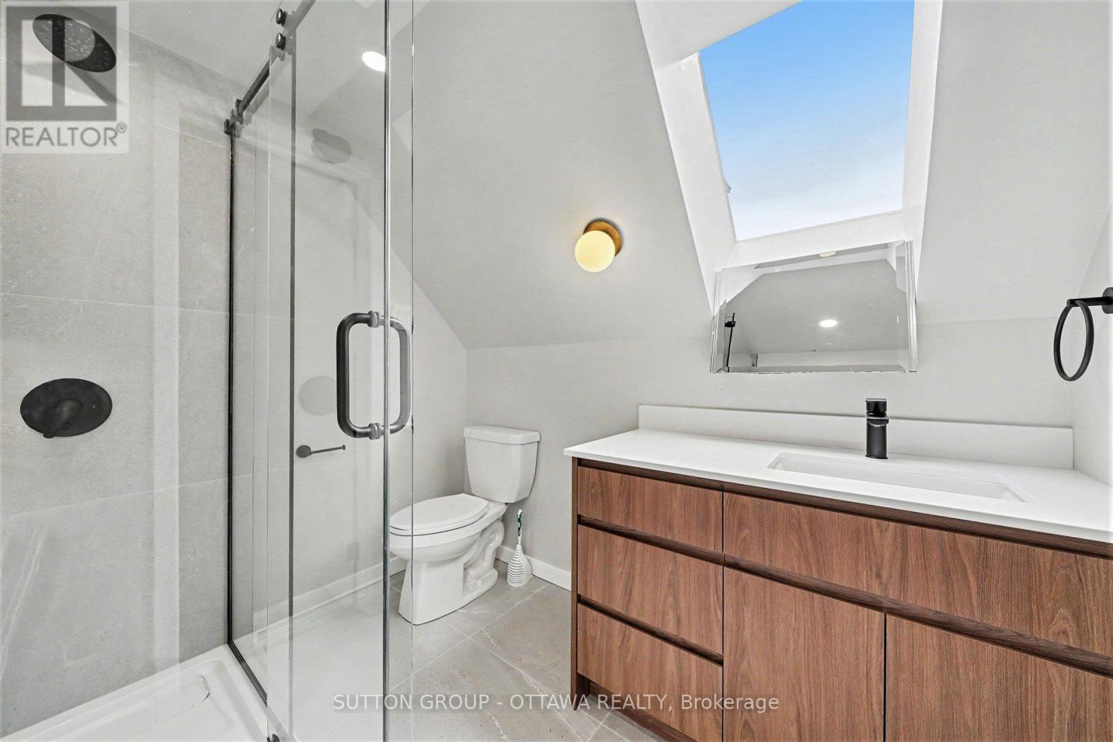 73 Scrivens Street, Ottawa, ON - Indoor Photo Showing Bathroom