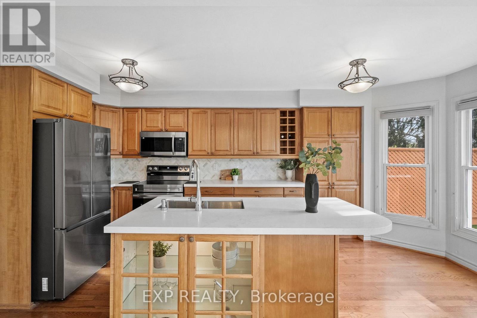 24 Juniper Crescent, Markham, ON - Indoor Photo Showing Kitchen With Double Sink