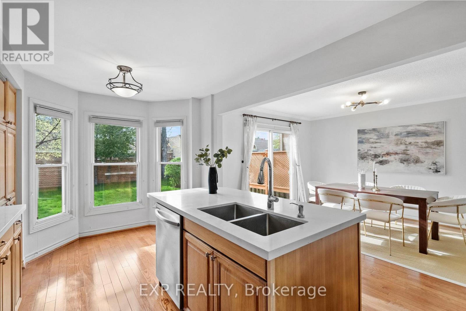 24 Juniper Crescent, Markham, ON - Indoor Photo Showing Kitchen With Double Sink