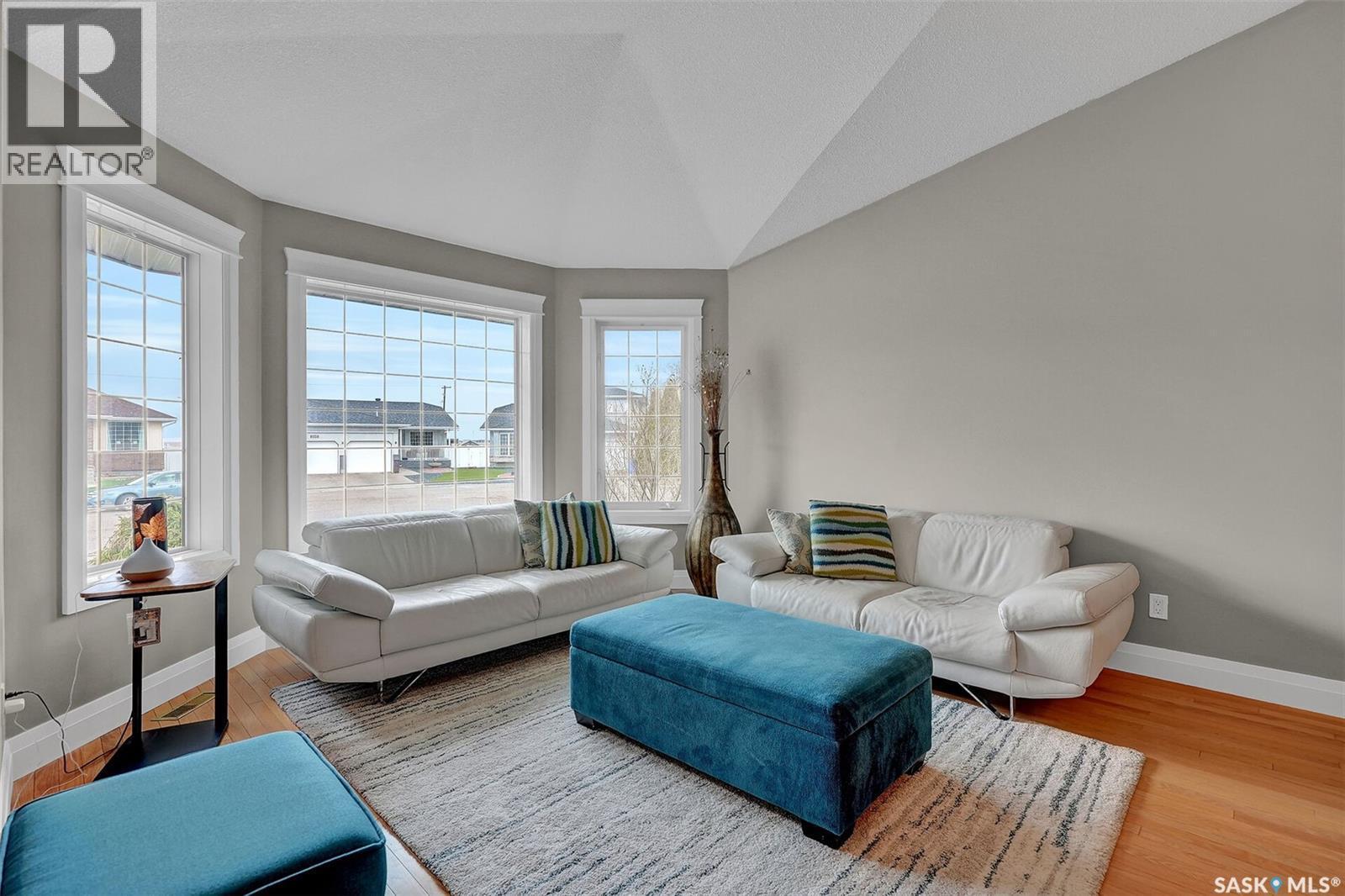 8531 Thurston Crescent, Regina, SK - Indoor Photo Showing Living Room