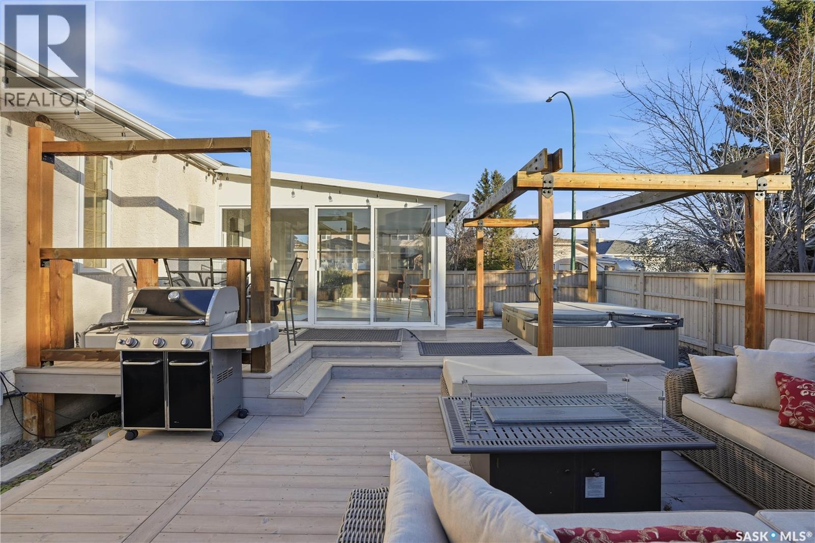 8531 Thurston Crescent, Regina, SK - Outdoor With Deck Patio Veranda