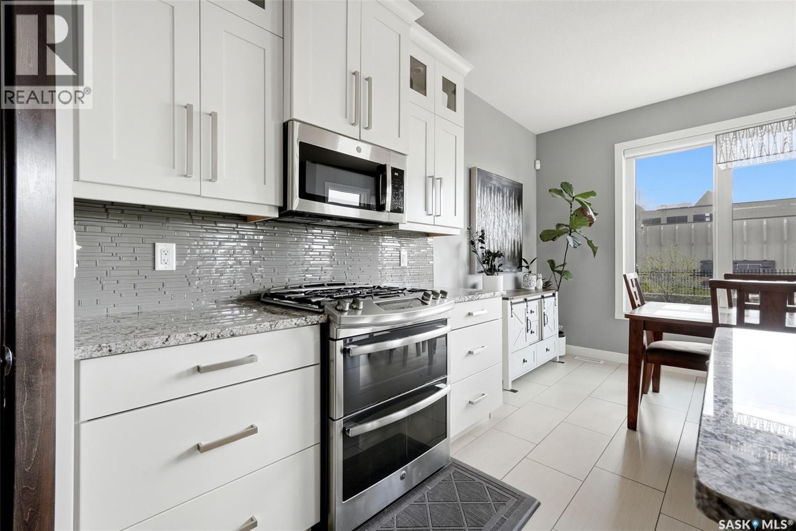 3930 Sandhill Crescent, Regina, SK - Indoor Photo Showing Kitchen With Upgraded Kitchen