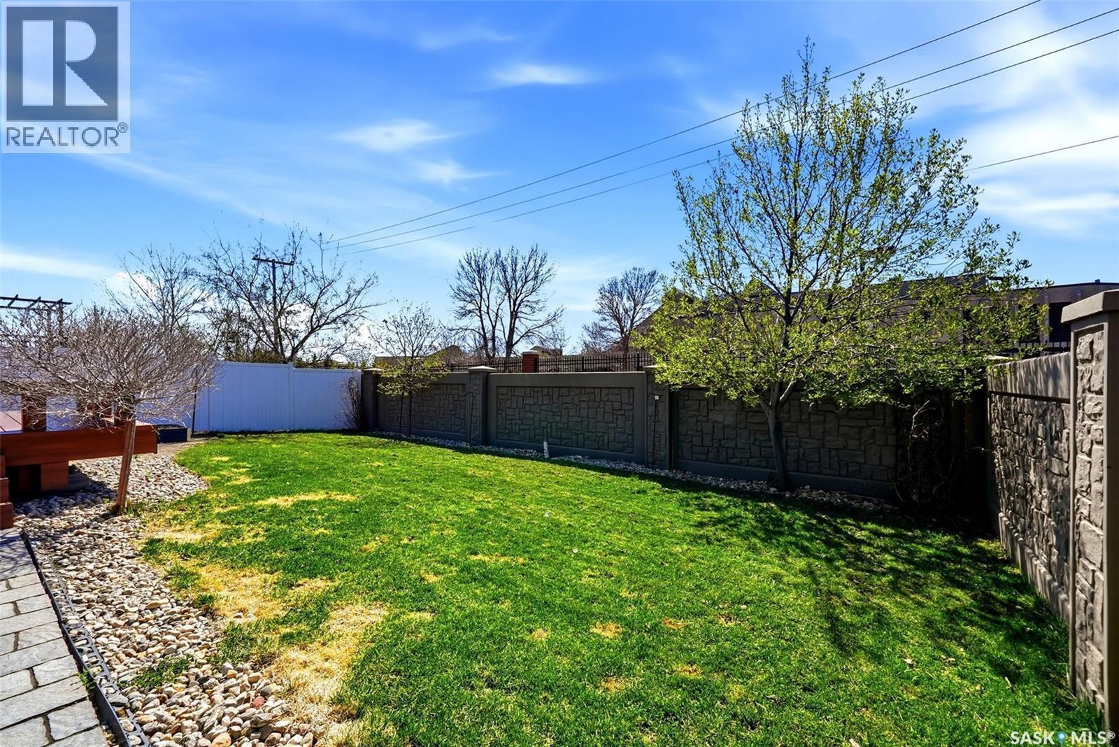3930 Sandhill Crescent, Regina, SK - Outdoor