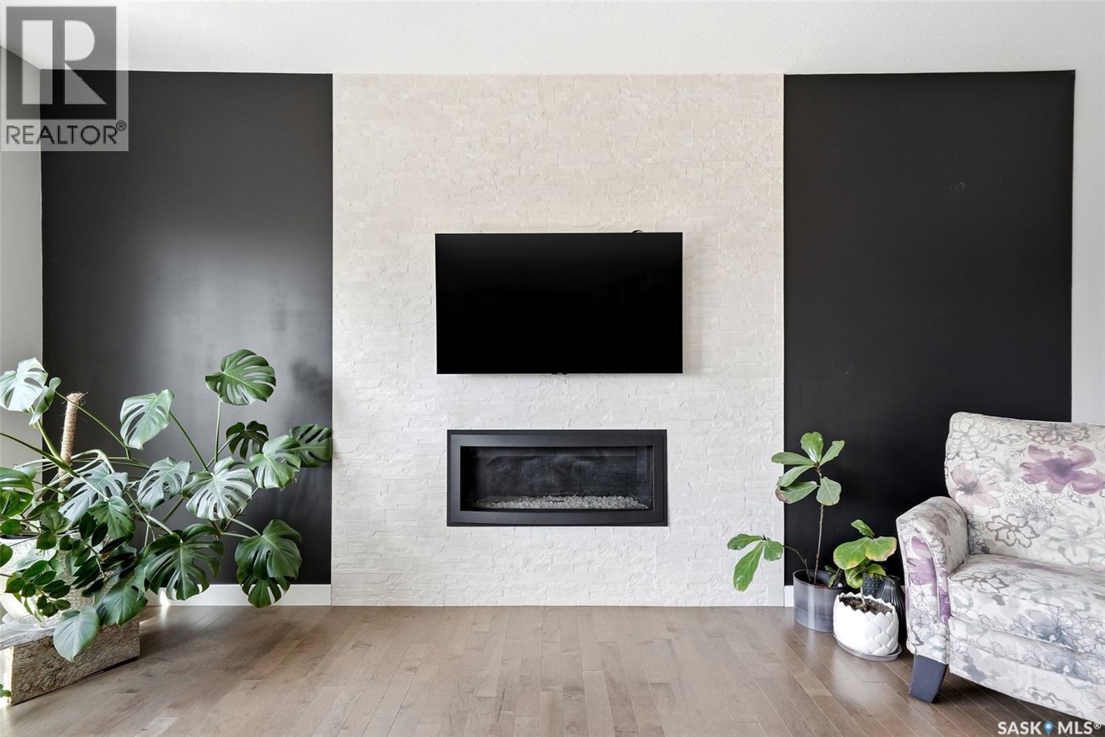 3930 Sandhill Crescent, Regina, SK - Indoor Photo Showing Living Room With Fireplace