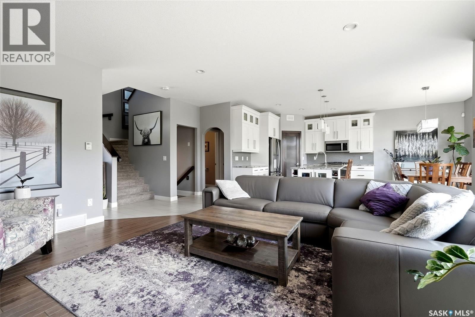 3930 Sandhill Crescent, Regina, SK - Indoor Photo Showing Living Room
