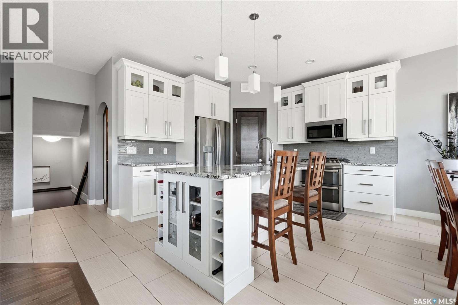 3930 Sandhill Crescent, Regina, SK - Indoor Photo Showing Kitchen With Stainless Steel Kitchen With Upgraded Kitchen