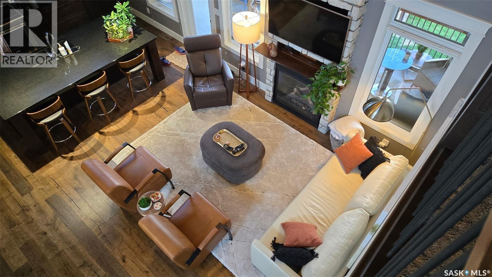 522 Hastings Crescent, Saskatoon, SK - Indoor With Fireplace