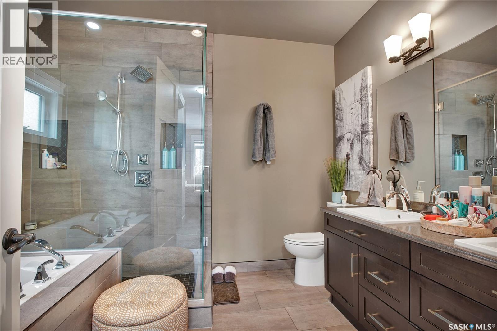 522 Hastings Crescent, Saskatoon, SK - Indoor Photo Showing Bathroom