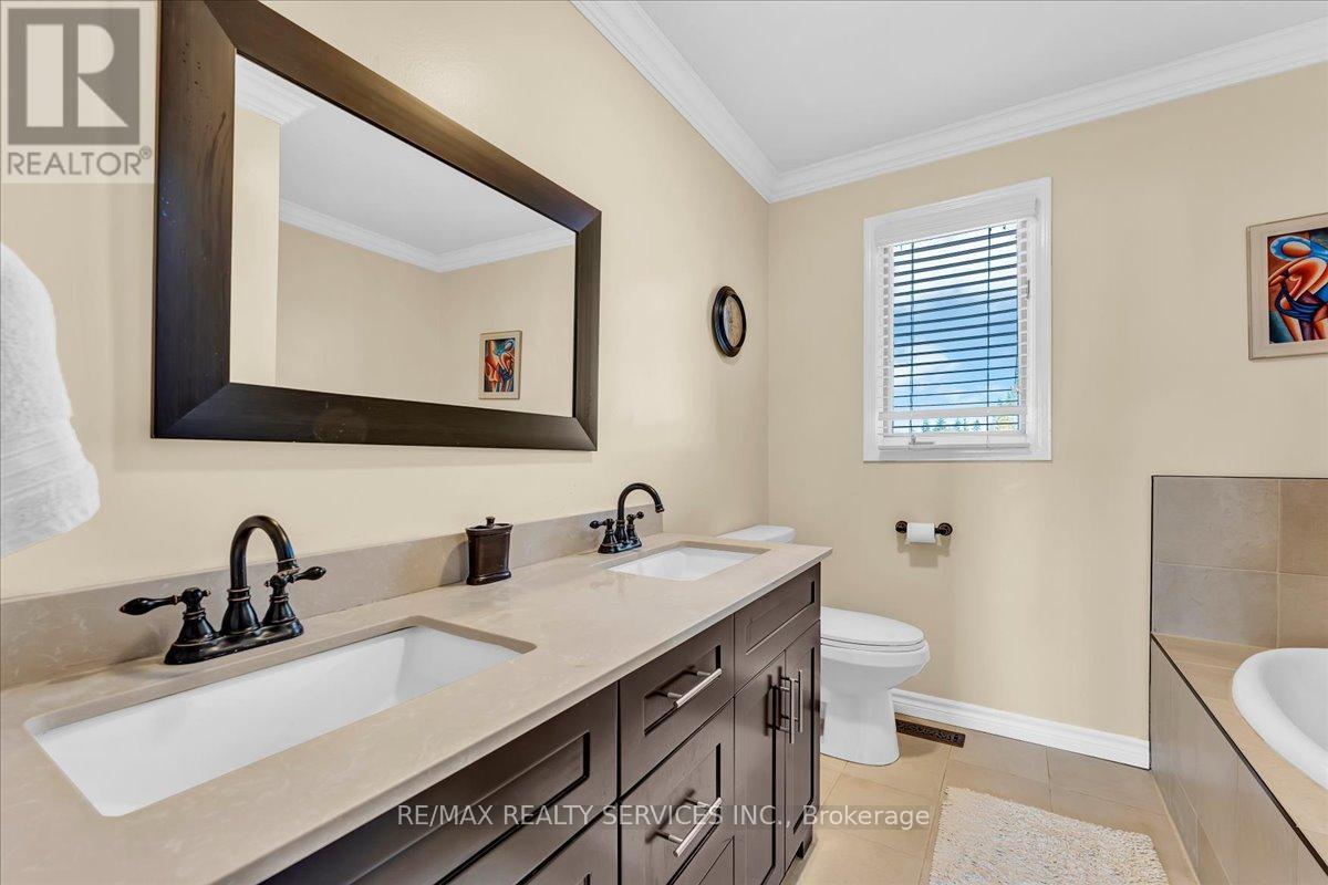 108 Candy Crescent, Brampton, ON - Indoor Photo Showing Bathroom