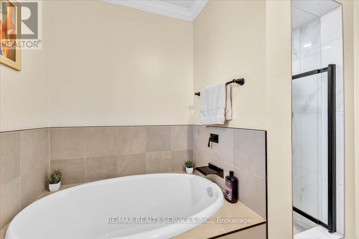 108 Candy Crescent, Brampton, ON - Indoor Photo Showing Bathroom