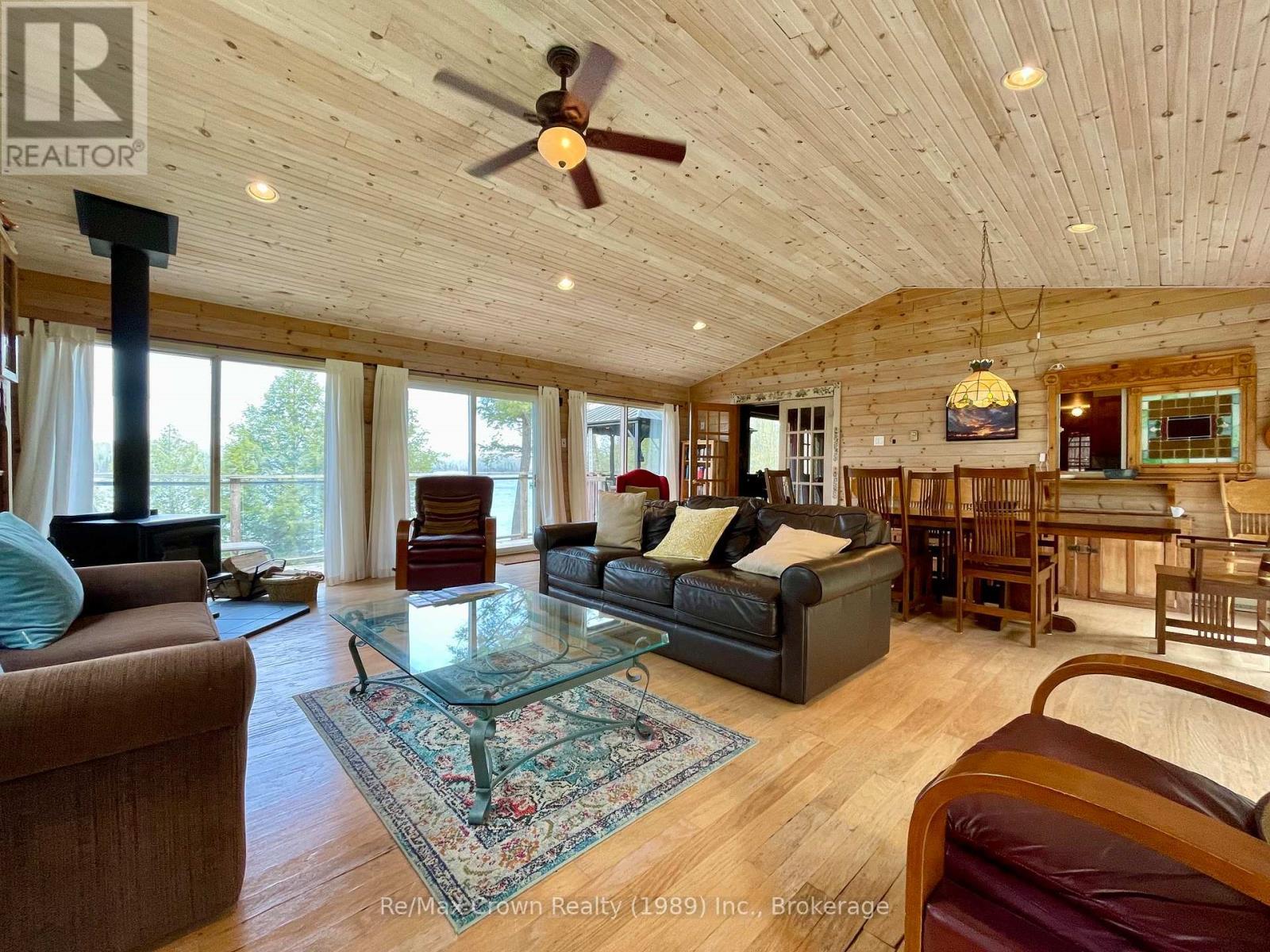 Spacious living area - 294 Everett Drive, Parry Sound Remote Area (Restoule), ON - Indoor Photo Showing Living Room