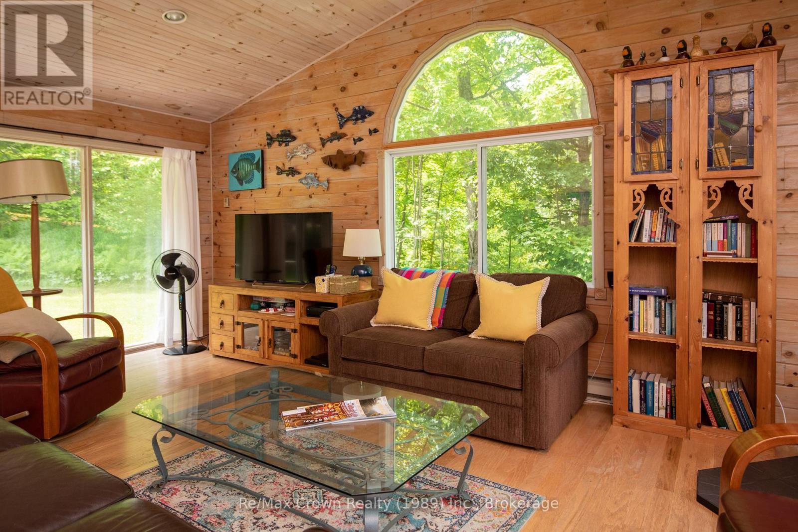 Perfect Family gather place - 294 Everett Drive, Parry Sound Remote Area (Restoule), ON - Indoor Photo Showing Living Room