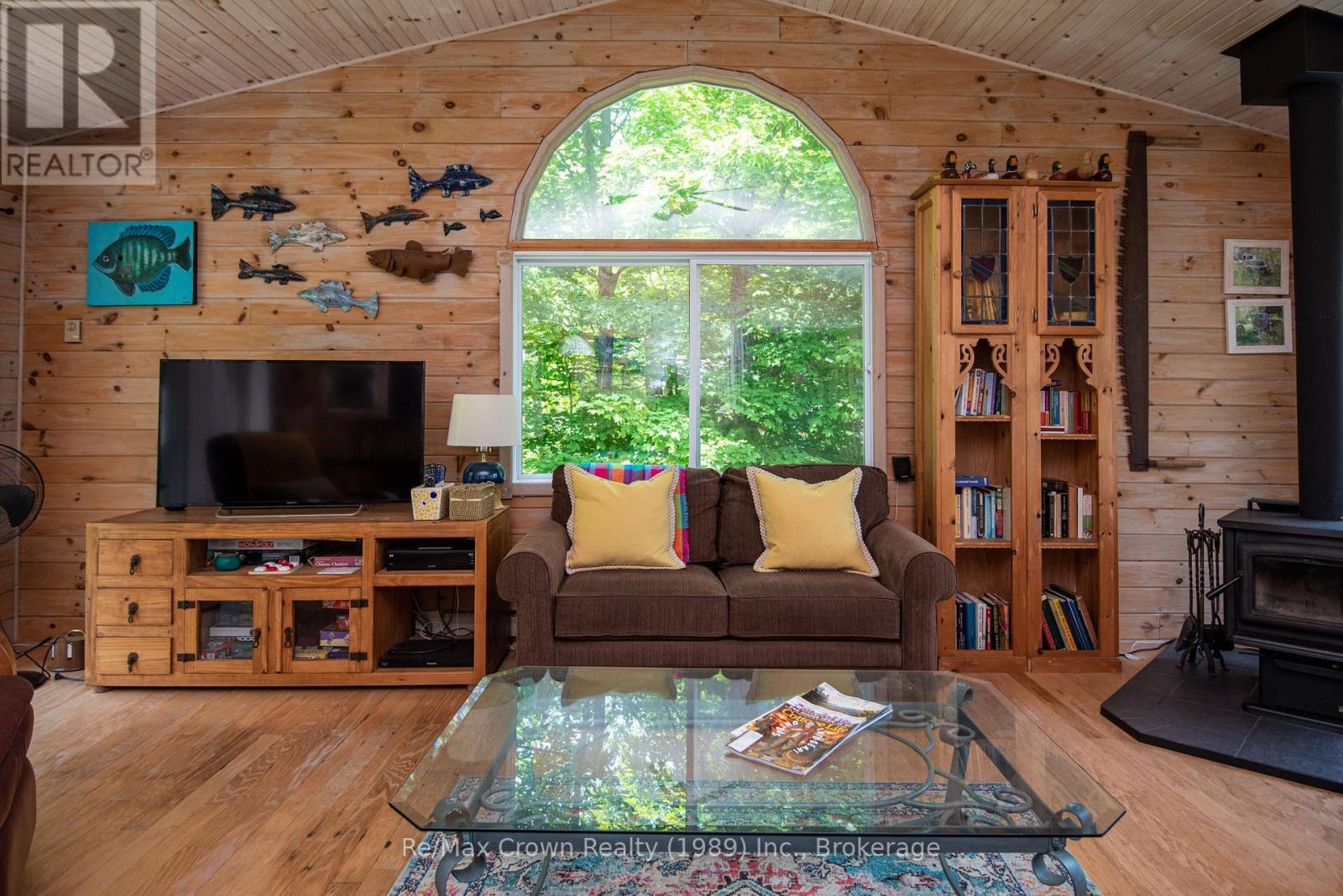 294 Everett Drive, Parry Sound Remote Area (Restoule), ON - Indoor Photo Showing Living Room