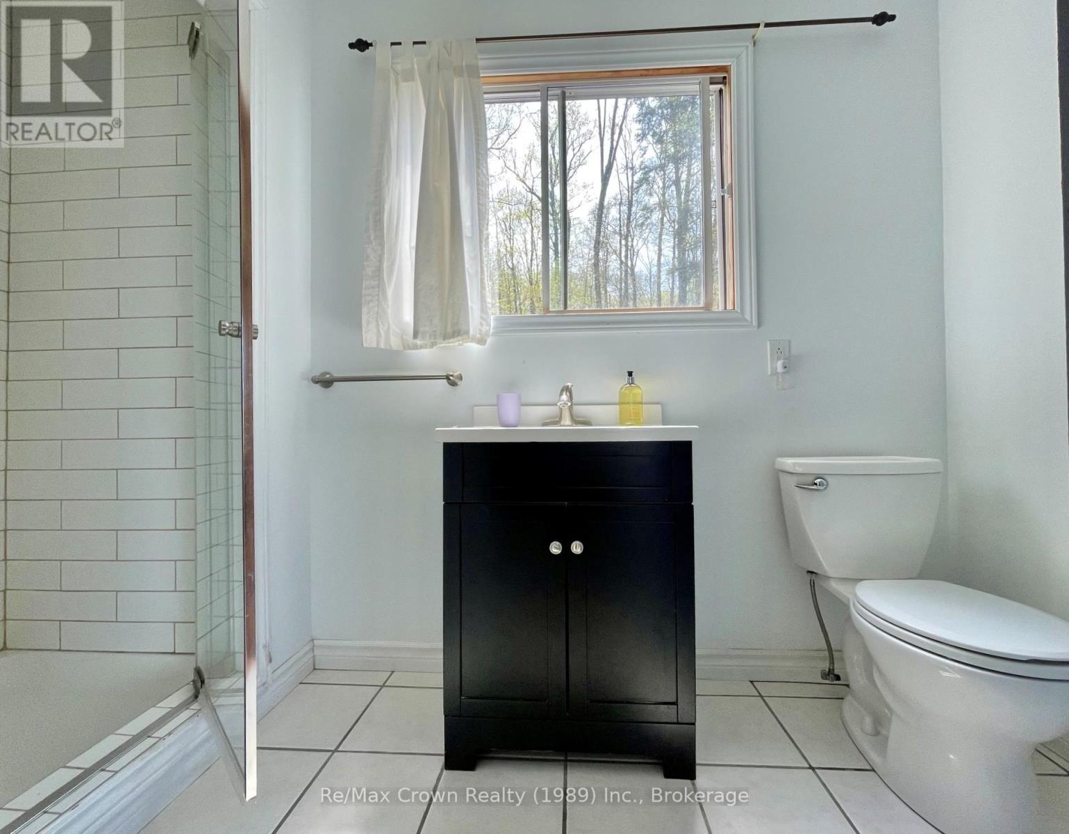 Bunkie 3 pc bath - 294 Everett Drive, Parry Sound Remote Area (Restoule), ON - Indoor Photo Showing Bathroom