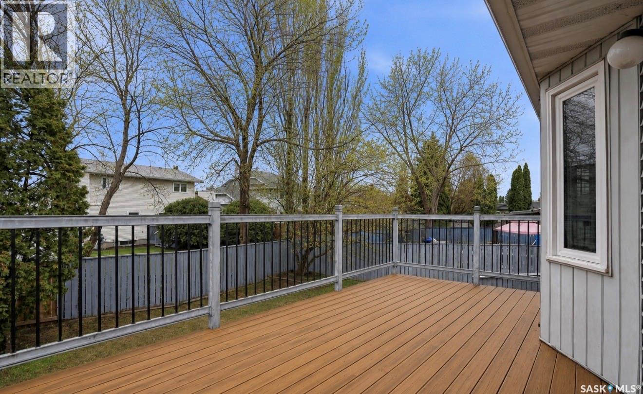 314 Waterbury Road E, Saskatoon, SK - Outdoor With Deck Patio Veranda With Exterior
