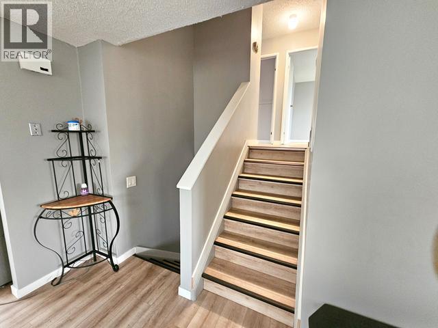 620 Yates Crescent, Faro, YT - Indoor Photo Showing Other Room