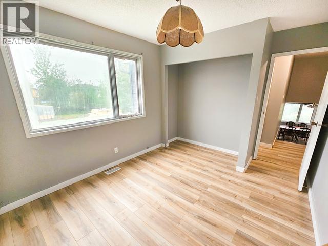 620 Yates Crescent, Faro, YT - Indoor Photo Showing Other Room