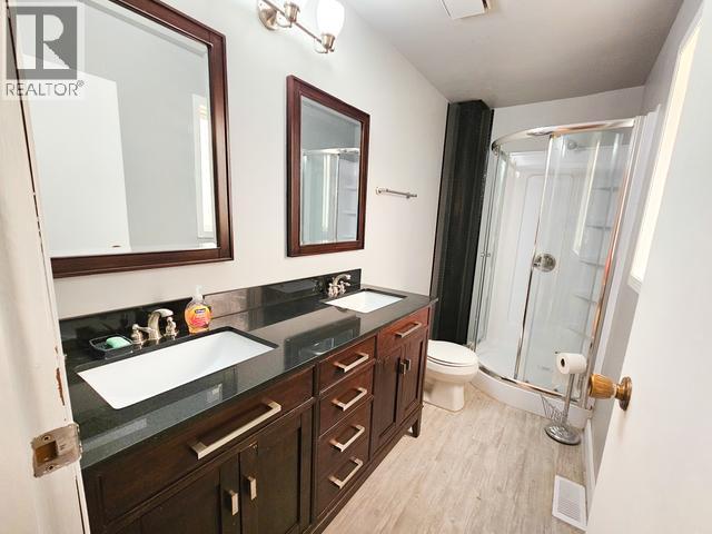 620 Yates Crescent, Faro, YT - Indoor Photo Showing Bathroom