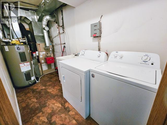 620 Yates Crescent, Faro, YT - Indoor Photo Showing Laundry Room