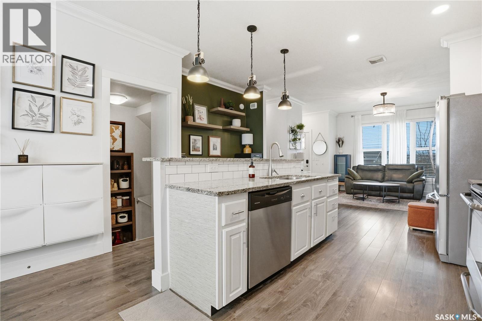 431 Eaton Lane, Saskatoon, SK - Indoor Photo Showing Kitchen With Upgraded Kitchen
