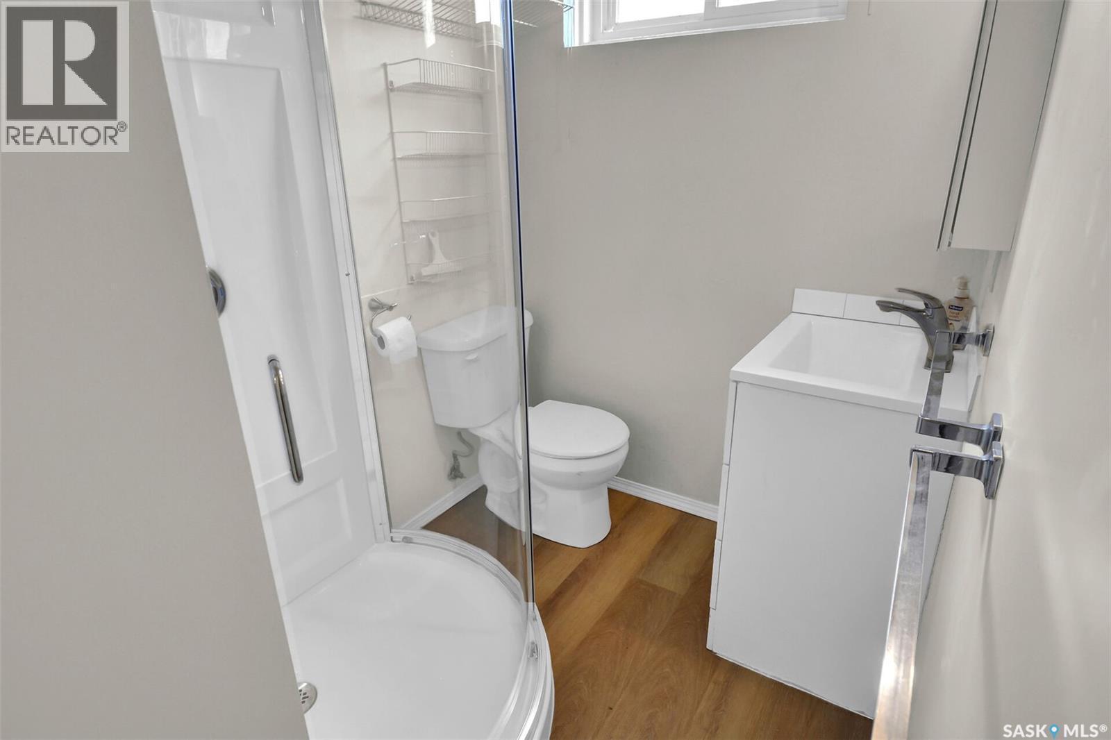 312 Mckinnon Avenue S, Saskatoon, SK - Indoor Photo Showing Bathroom