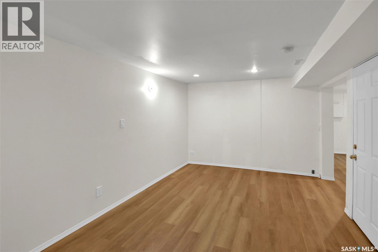 312 Mckinnon Avenue S, Saskatoon, SK - Indoor