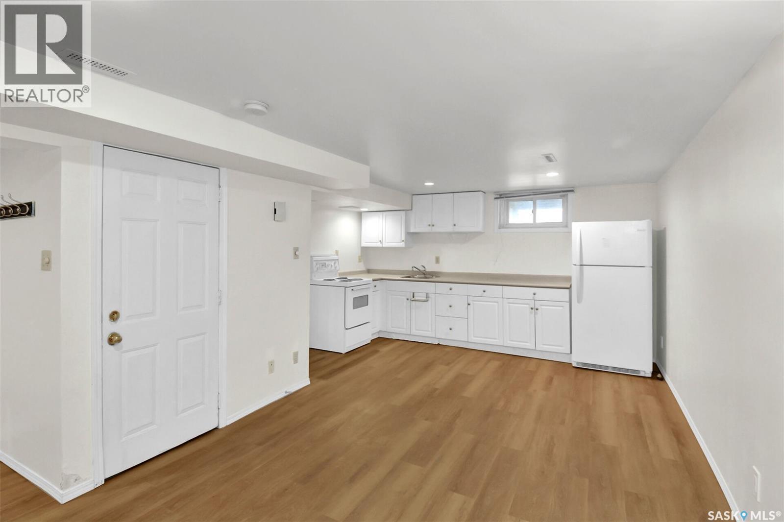 312 Mckinnon Avenue S, Saskatoon, SK - Indoor Photo Showing Kitchen