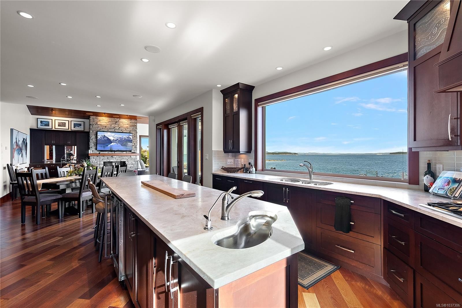 10206 Surfside Pl, Sidney, BC
