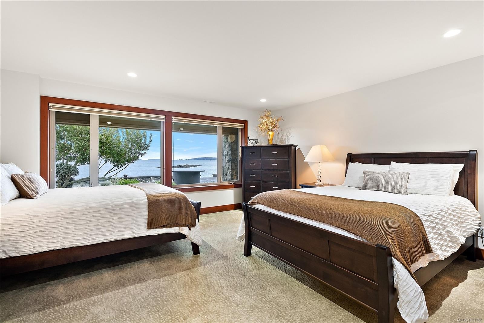 10206 Surfside Pl, Sidney, BC