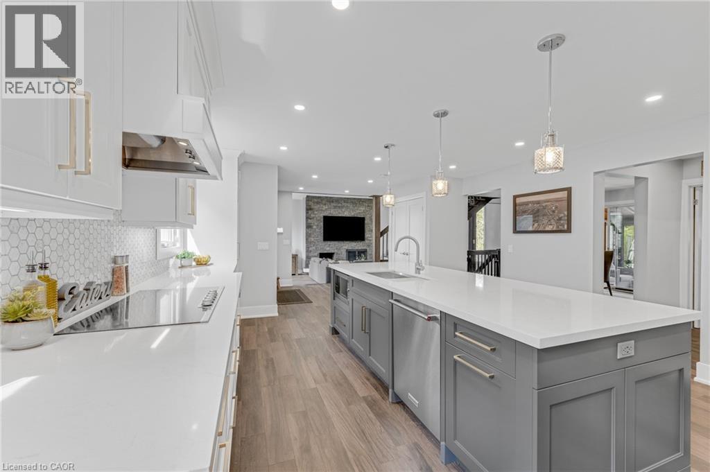 2092 Highway 6, Puslinch, ON - Indoor Photo Showing Kitchen With Upgraded Kitchen