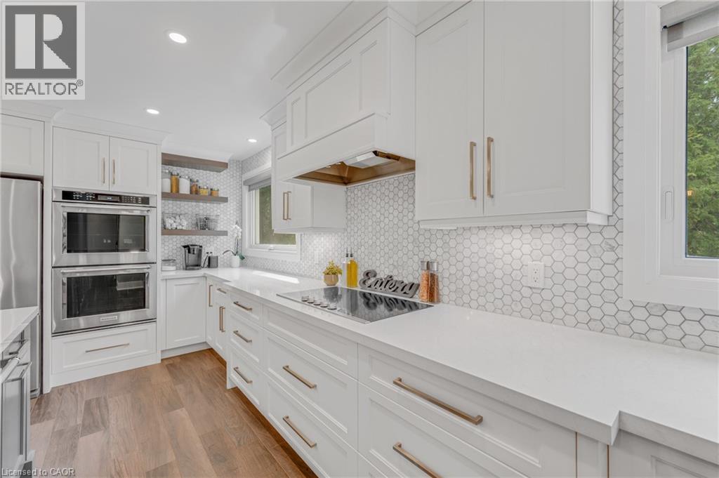 2092 Highway 6, Puslinch, ON - Indoor Photo Showing Kitchen With Upgraded Kitchen