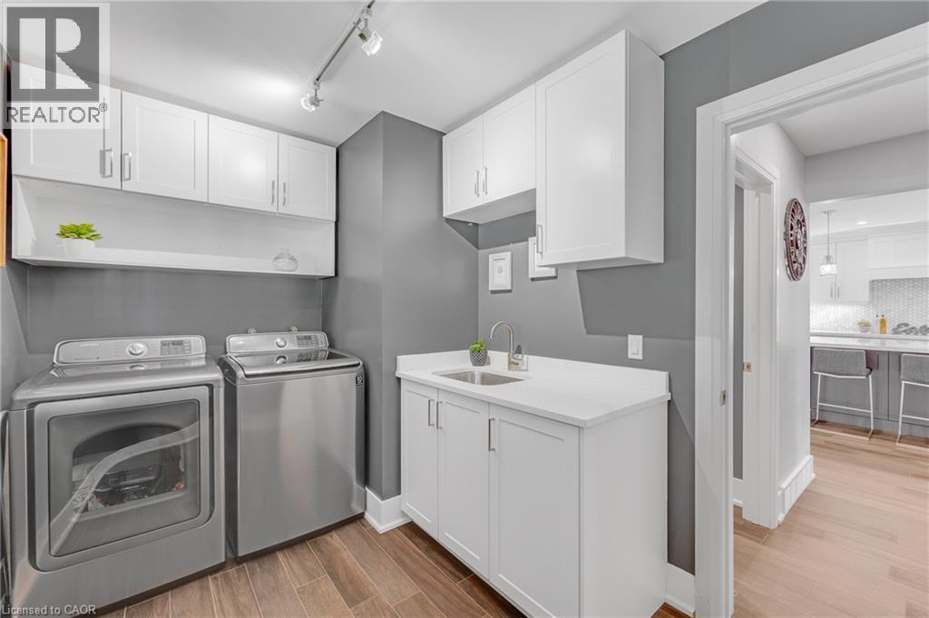 2092 Highway 6, Puslinch, ON - Indoor Photo Showing Laundry Room