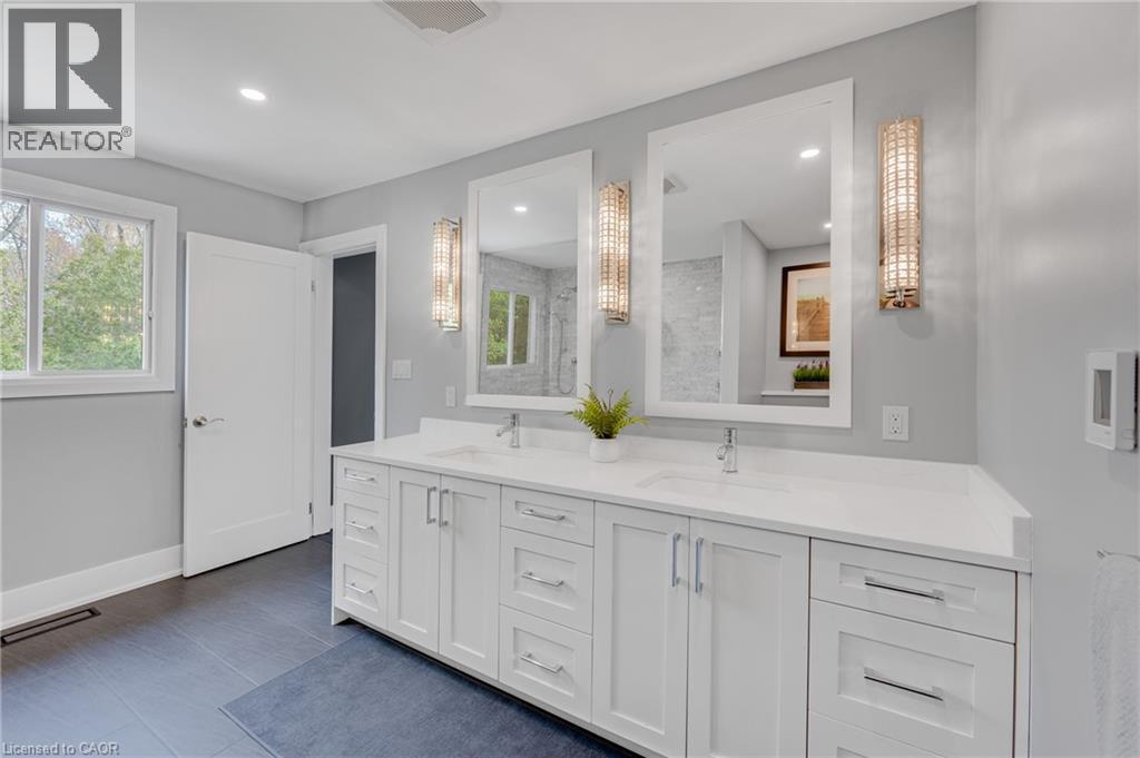 2092 Highway 6, Puslinch, ON - Indoor Photo Showing Bathroom