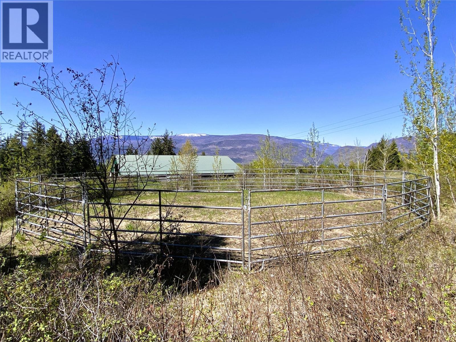 50' Round pen - 1403 Notch Hill Road, Sorrento, BC