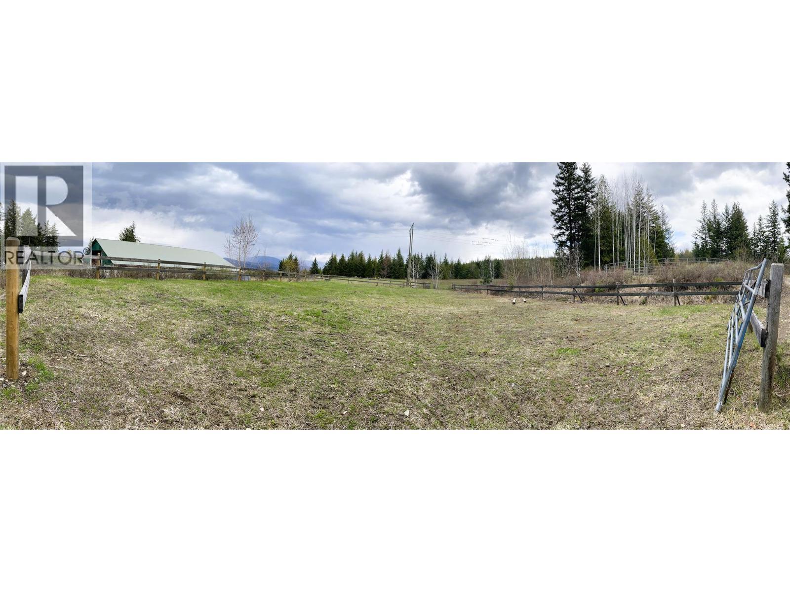 Arena & Round Pen - 1403 Notch Hill Road, Sorrento, BC