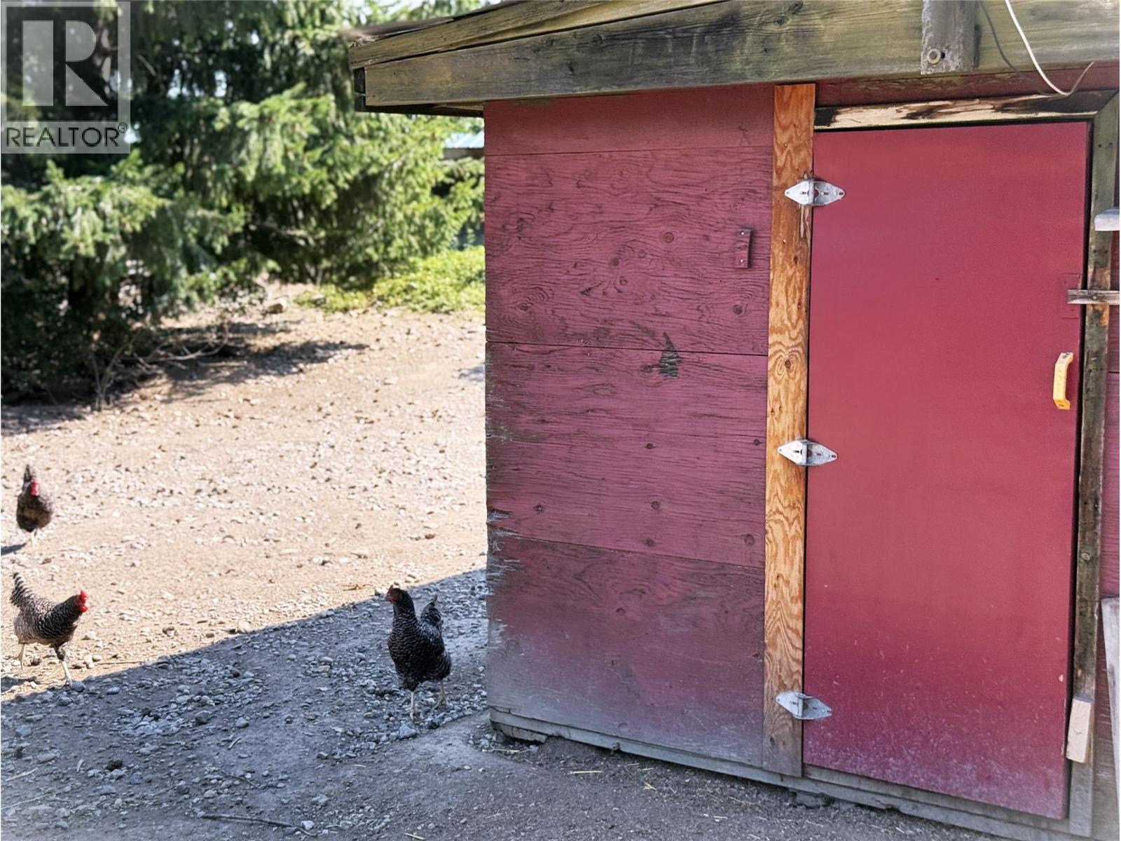 Chicken coop - 1403 Notch Hill Road, Sorrento, BC