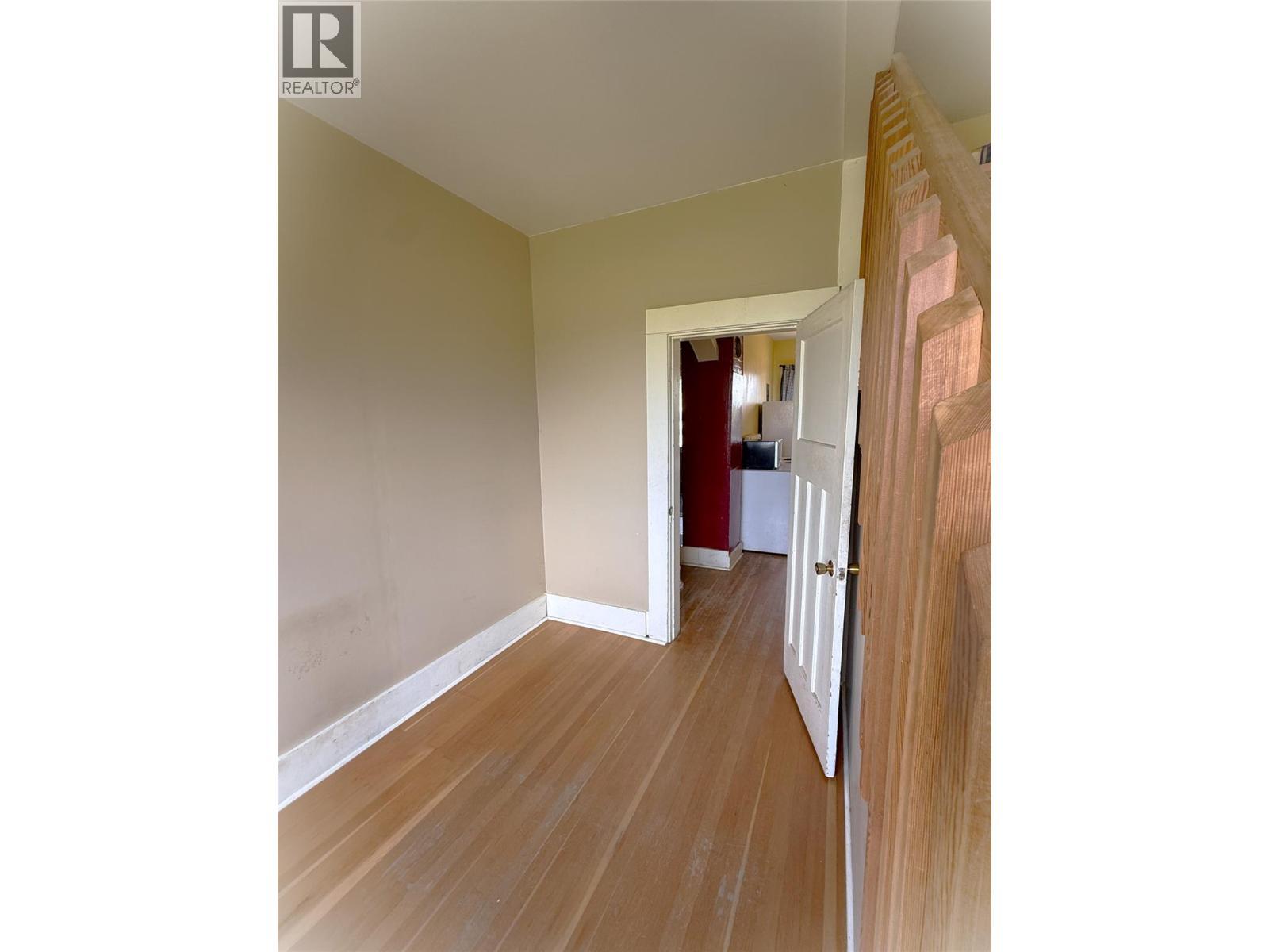 Farmhouse - Hall Room at foot of stairs - 1403 Notch Hill Road, Sorrento, BC