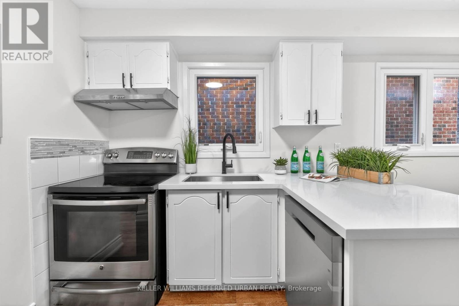 41 Patrice Crescent, Vaughan, ON - Indoor Photo Showing Kitchen