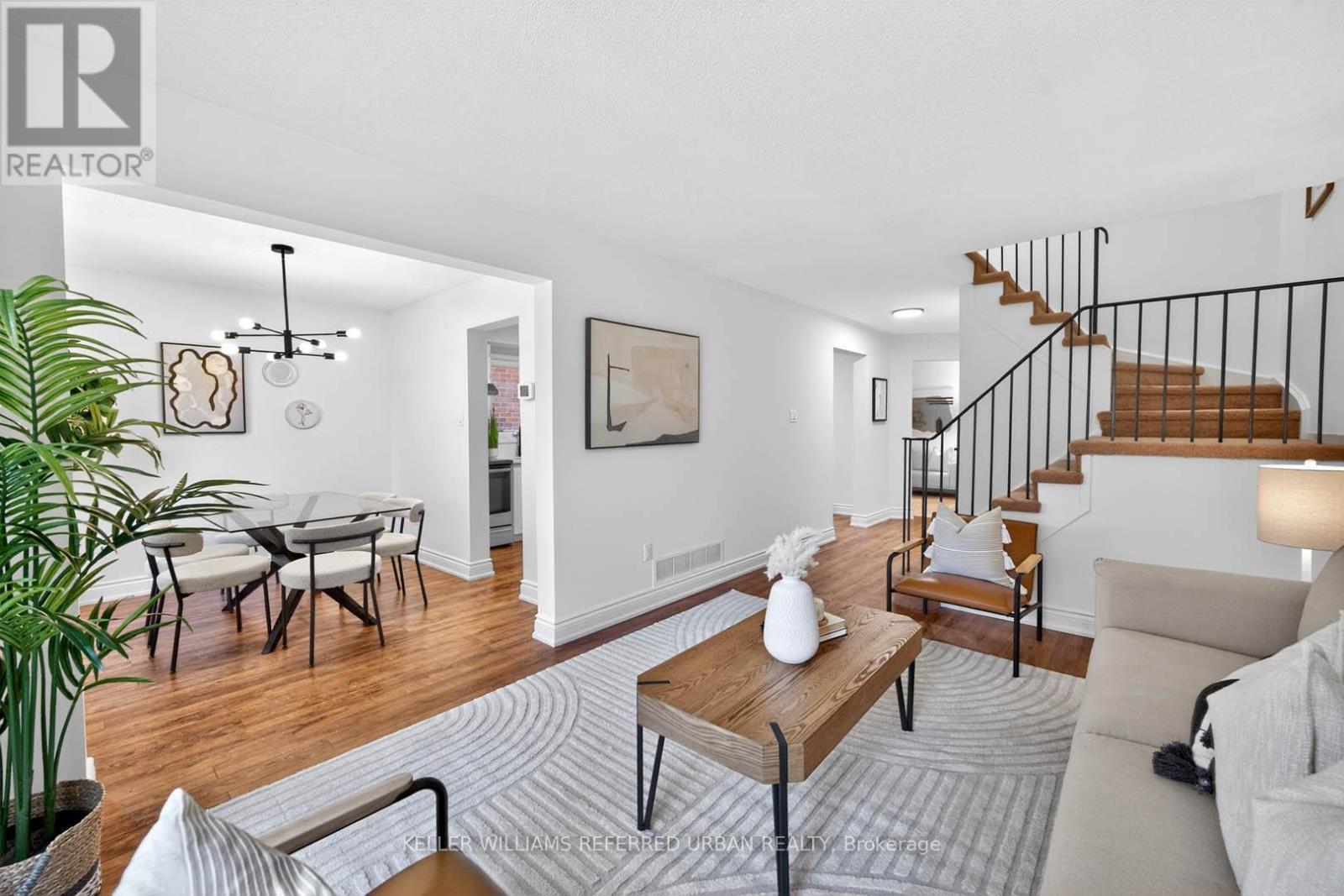 41 Patrice Crescent, Vaughan, ON - Indoor Photo Showing Living Room