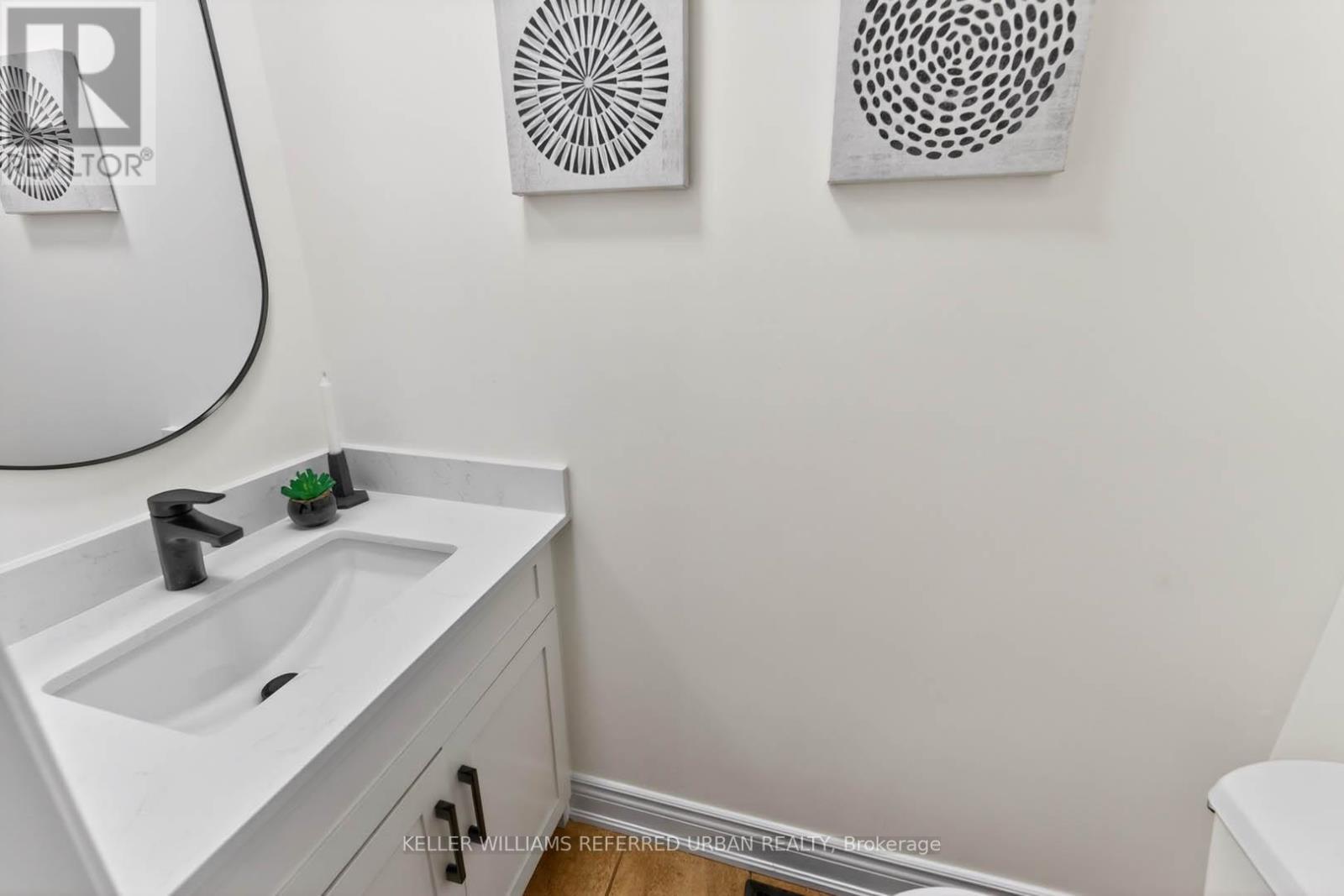 Updated Powder Room - 41 Patrice Crescent, Vaughan, ON - Indoor Photo Showing Bathroom