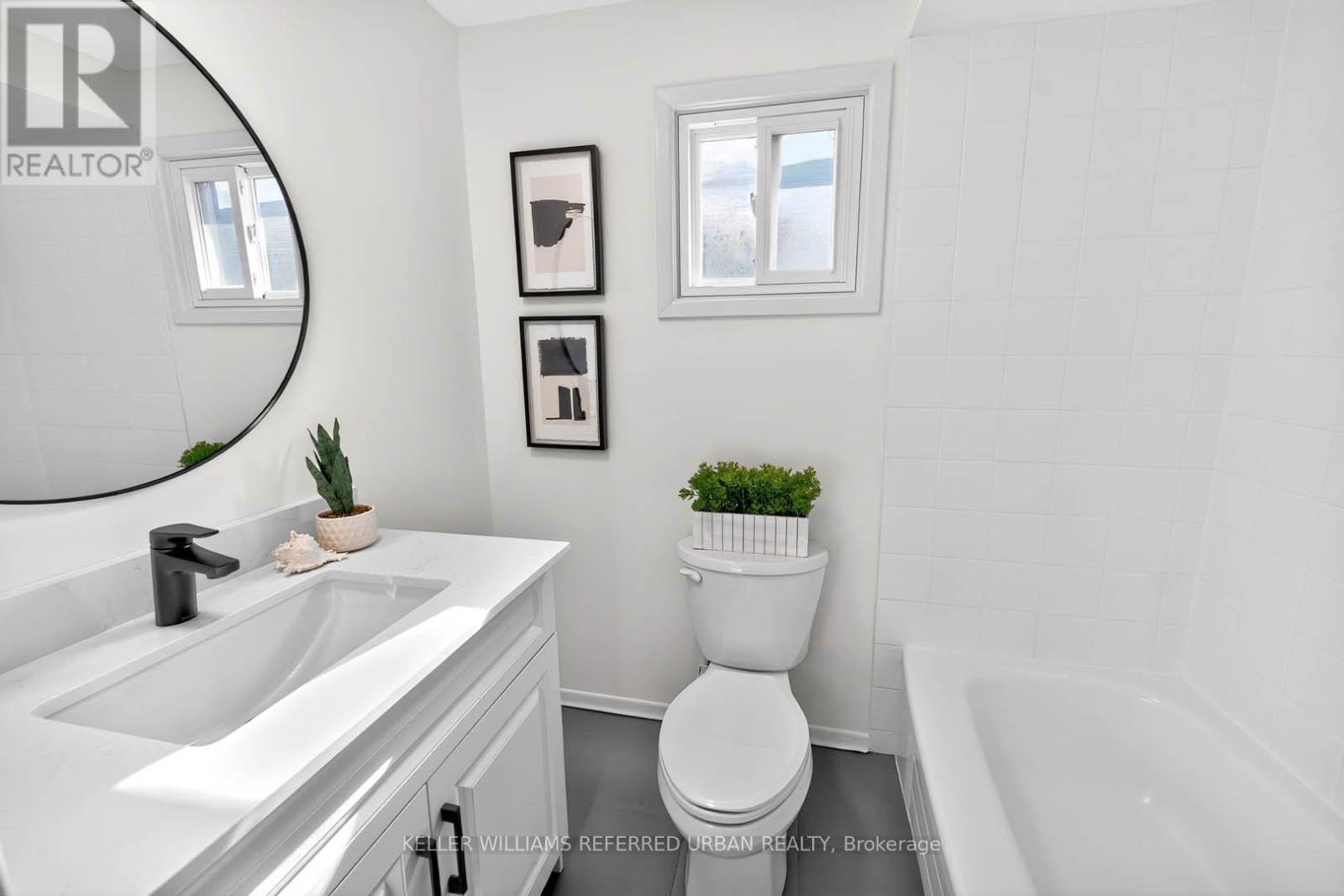 Updated 4-pc ensuite bathroom - 41 Patrice Crescent, Vaughan, ON - Indoor Photo Showing Bathroom