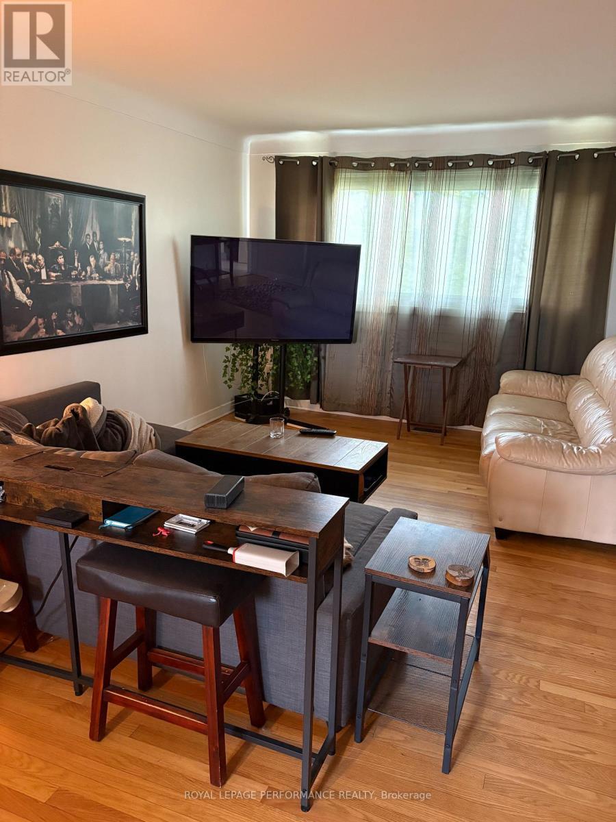 1779 Kerr Avenue, Ottawa, ON - Indoor Photo Showing Living Room