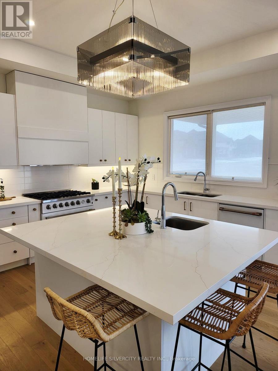22 Ewing Way, Amaranth, ON - Indoor Photo Showing Kitchen With Upgraded Kitchen
