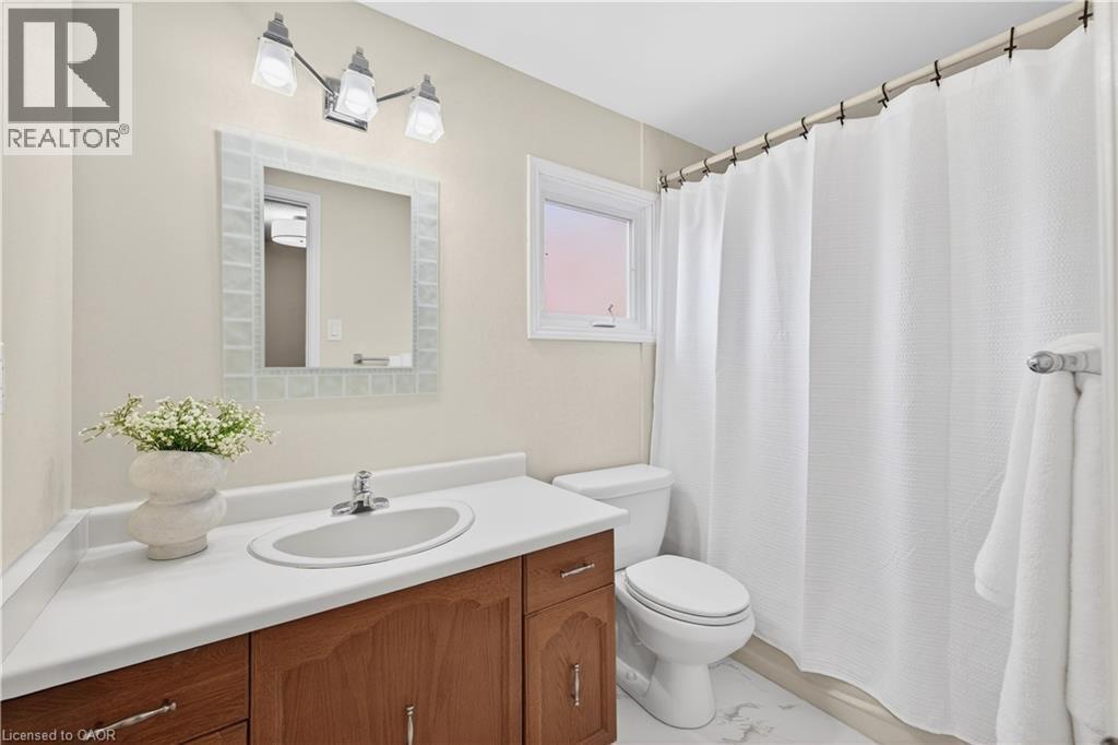 108 Old Forest Crescent, Kitchener, ON - Indoor Photo Showing Bathroom